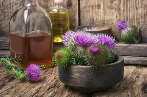 عرق خار مریم اصل تولید شده با روش سنتی